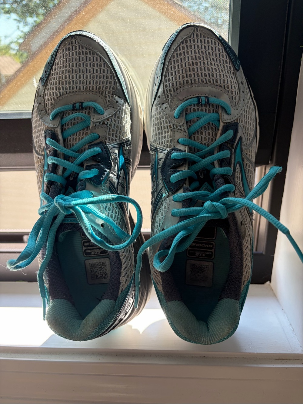 Brooks Women's Gray and Teal Running Shoes